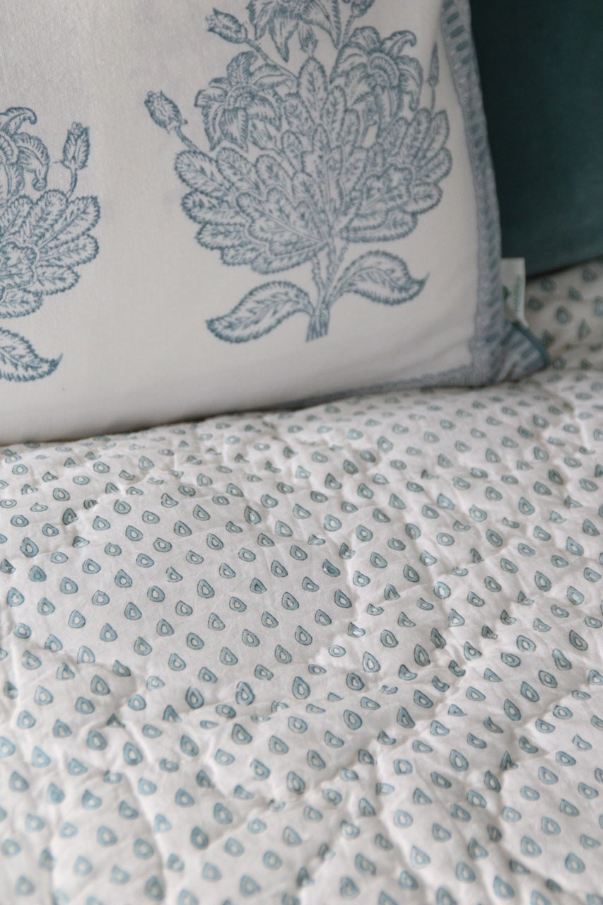 Lichtblauw handgemaakt blockprint kussen met fluweel - Tree of life - 40 x 70 image 1