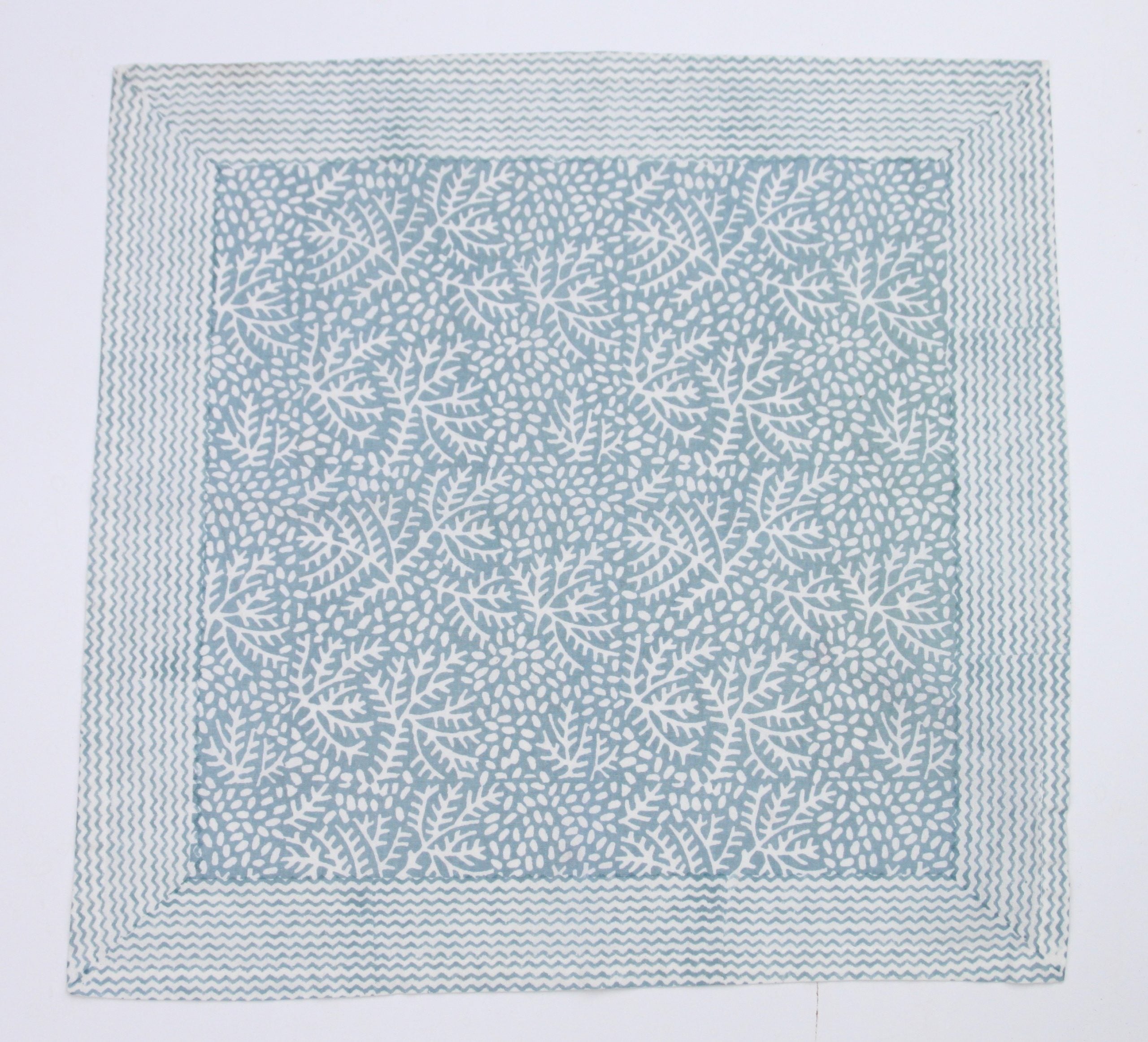 Grijsblauwe handgemaakte servetten - Handblockprinted Floral mineral napkins - set of 4 image 4