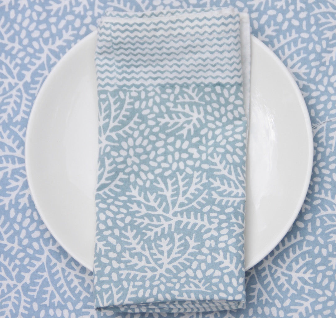 Grijsblauwe handgemaakte servetten - Handblockprinted Floral mineral napkins - set of 4 image 0