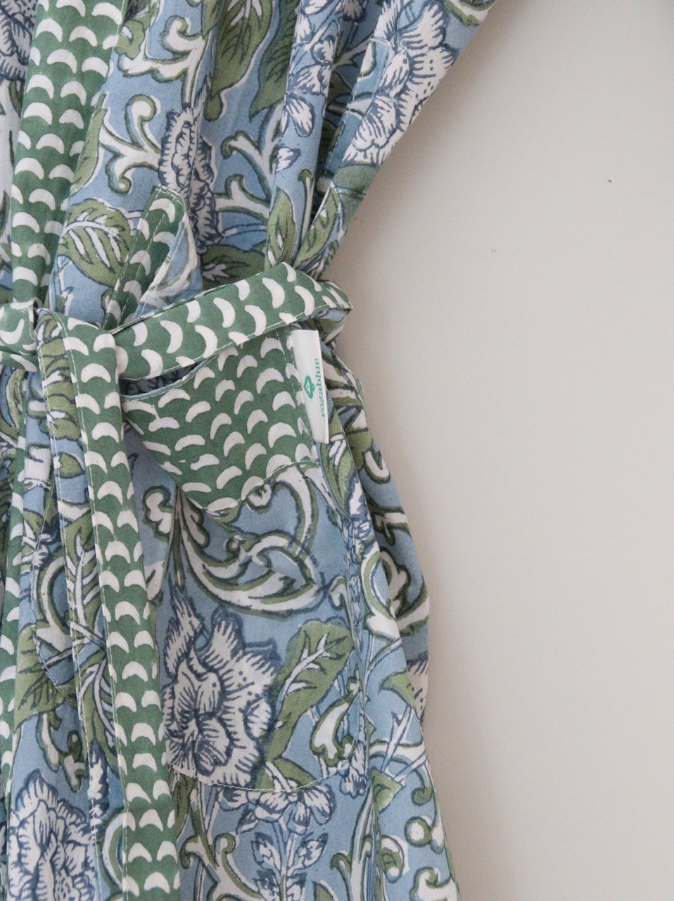 Zachte ochtendjas met blauwgroene bloemenprint – Handblockprinted kimono Chintz blue image 4