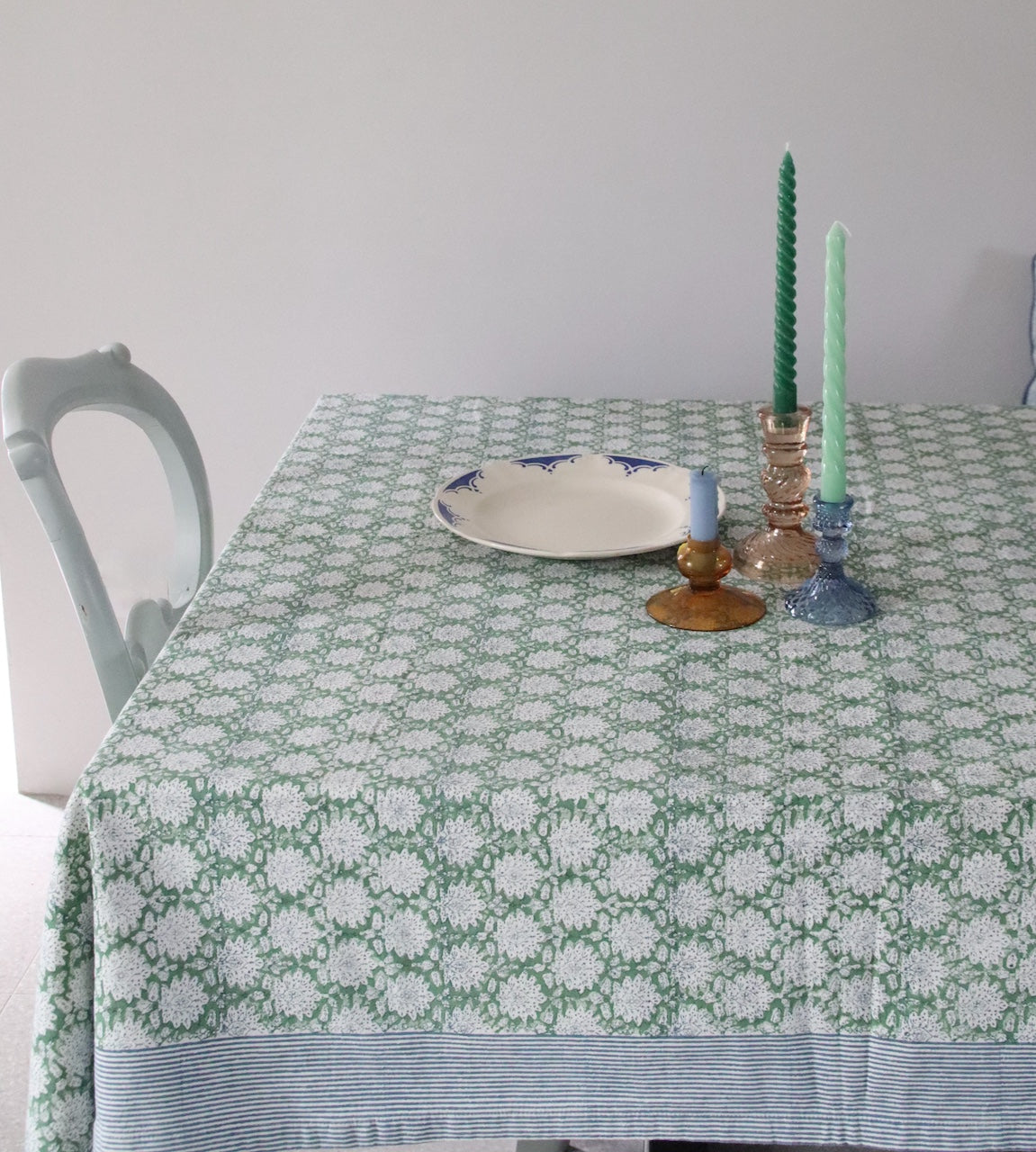 Handgemaakt groen tafellaken -  Handblockprinted Tablecover Breezy green  160 x 270 image 1