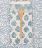Blauwe handgemaakte servetten - handblockprinted Little lotus blue napkins - set of 4 image 0