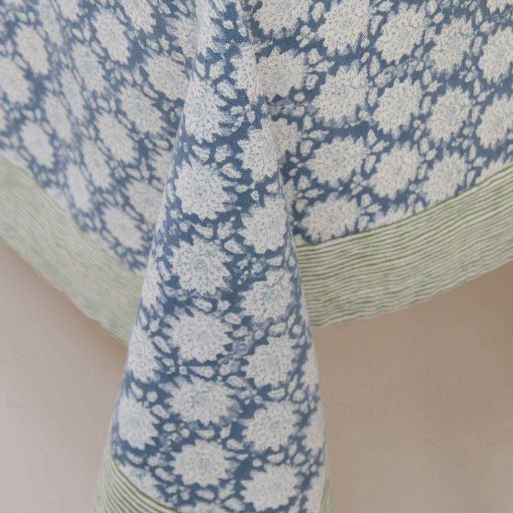 Handgemaakt tafelkleed met blauwe print – Breezy blue handblockprinted tablecloth XL 340cm image 3