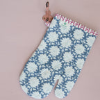 Blauwe handgemaakte blockprint ovenwant - oven glove breezy blue image 0