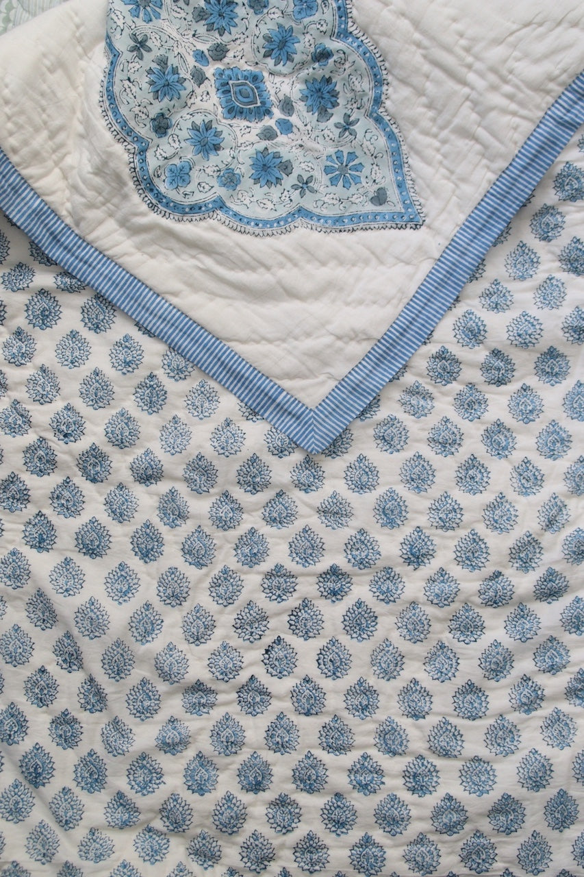Handgemaakte blockprint bedsprei van zacht katoen in blauw - quilt Hindi blue 150 x 240 cm image 0