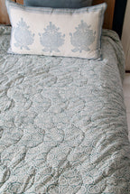 Bedsprei Seashell blue kant 