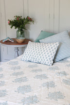 Handgemaakte bedsprei van zacht katoen met Tree of life – Handblockprinted quilt 150 x 240 cm image 3