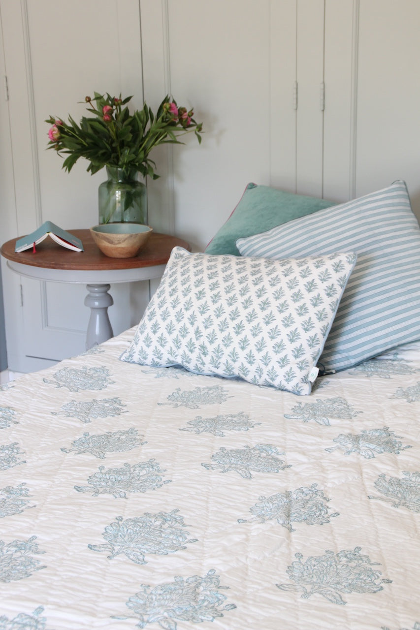 Handgemaakte bedsprei van zacht katoen met Tree of life – Handblockprinted quilt 150 x 240 cm image 3