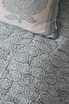 Detail bedsprei sunny day roza 