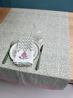 Table runner | Jingle Mistletoe