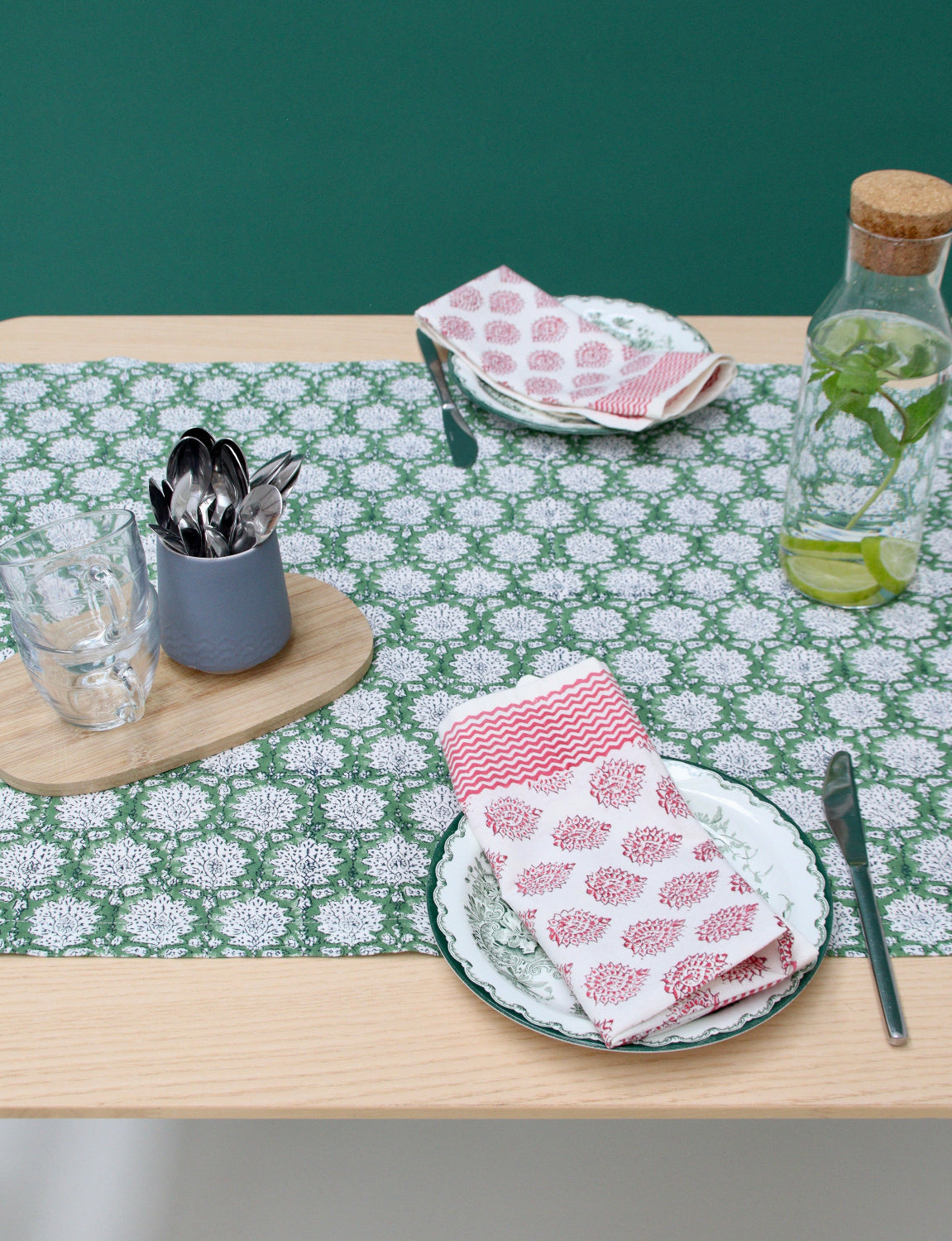 Tafelloper in de breedte op tadfel Breezy green 