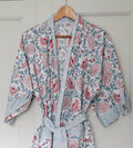 Zachte ochtendjas met roze bloemenprint - Handblockprinted kimono Sunny day roza image 0
