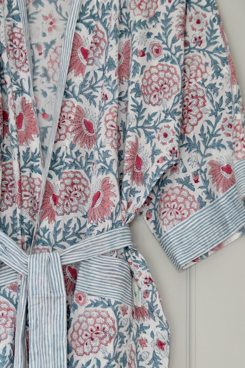 Zachte ochtendjas met roze bloemenprint - Handblockprinted kimono Sunny day roza image 1