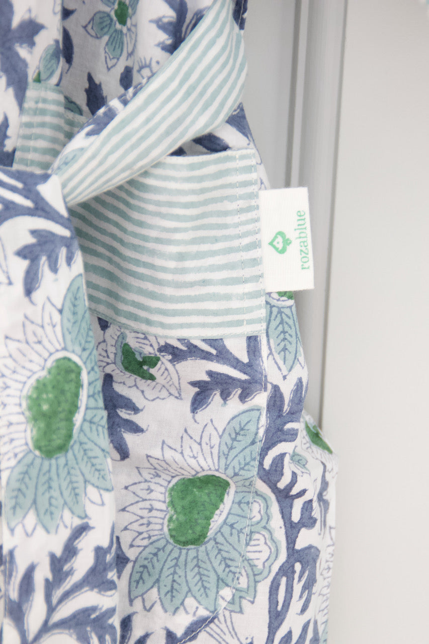 Zachte ochtendjas met blauwe bloemenprint - Handblockprinted kimono Sunny day blue image 3