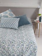 Handgemaakt blauw blockprint kussen met fluweel - Breezy blue - 40 x 60 image 5