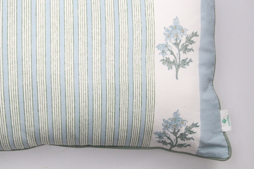 Lichtblauw handgemaakt blockprint kussen - Edelweiss blue - 40 x 70 image 0