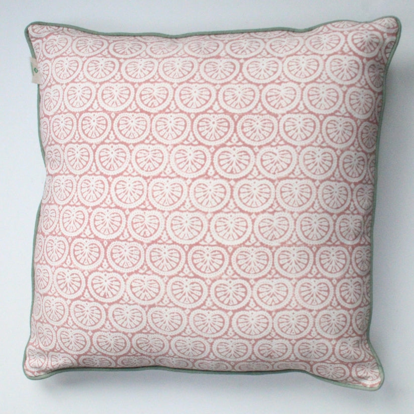 Handgemaakt blockprint kussen met roze bloemenprint- Oak roza - 50 x 50 image 1