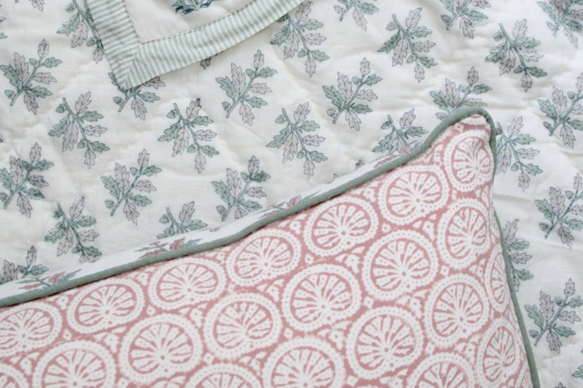 Handgemaakt blockprint kussen met roze bloemenprint- Oak roza - 50 x 50 image 2