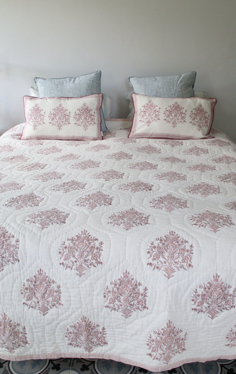 Roze handgemaakt blockprint kussen met fluweel  - Varmala roza 40 x 70 image 4