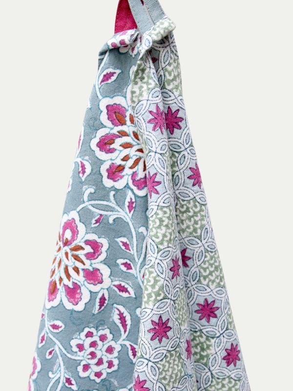 Set including chutney blue