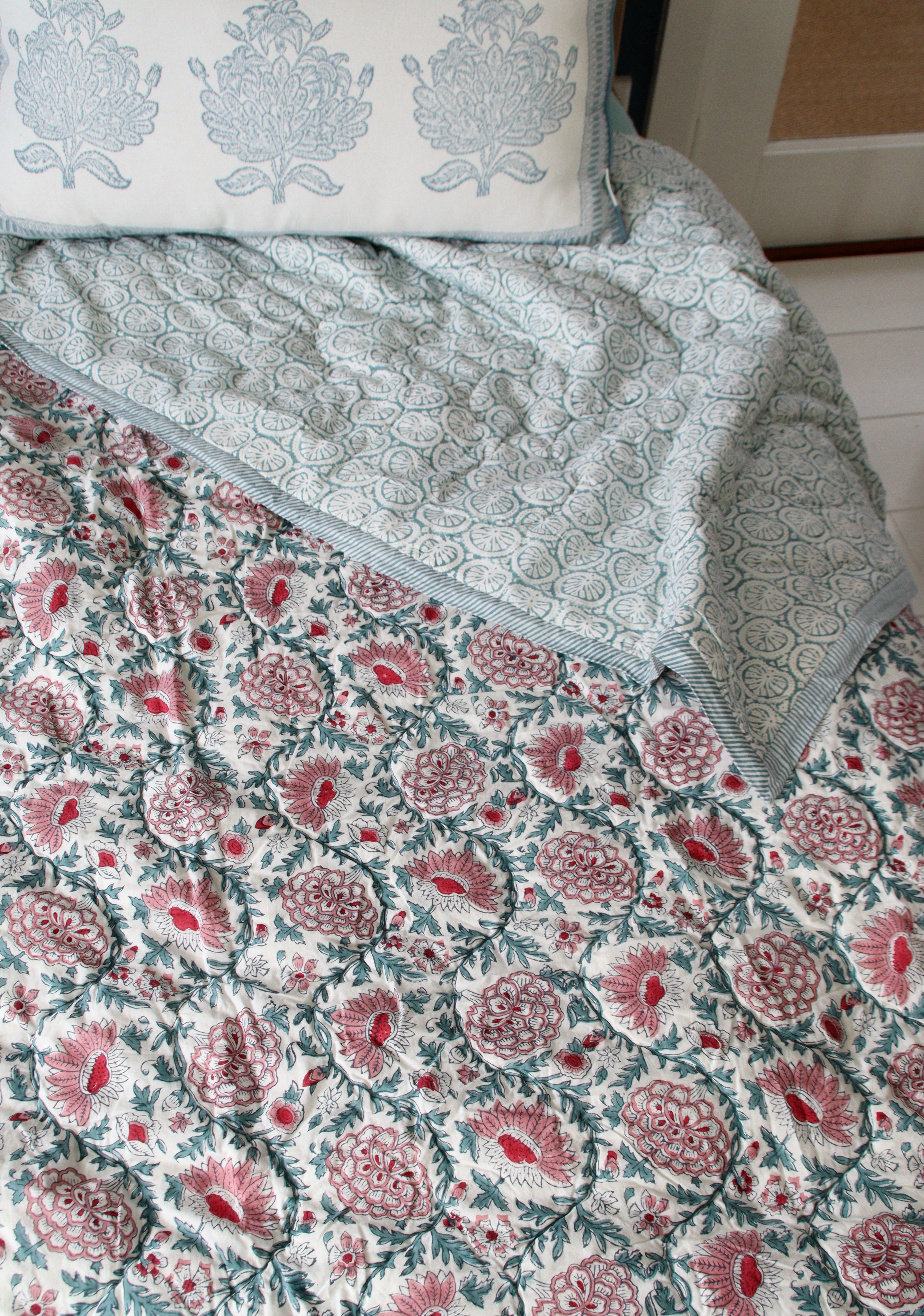 Sunny day roza bedsprei 