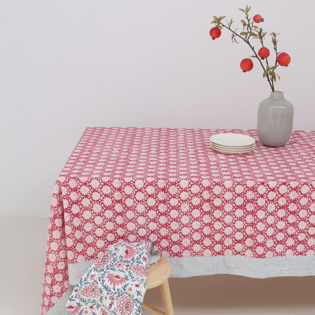 Handgemaakt tafelkleed met kersroze print – Breezy cherry handblockprinted tablecloth image 0