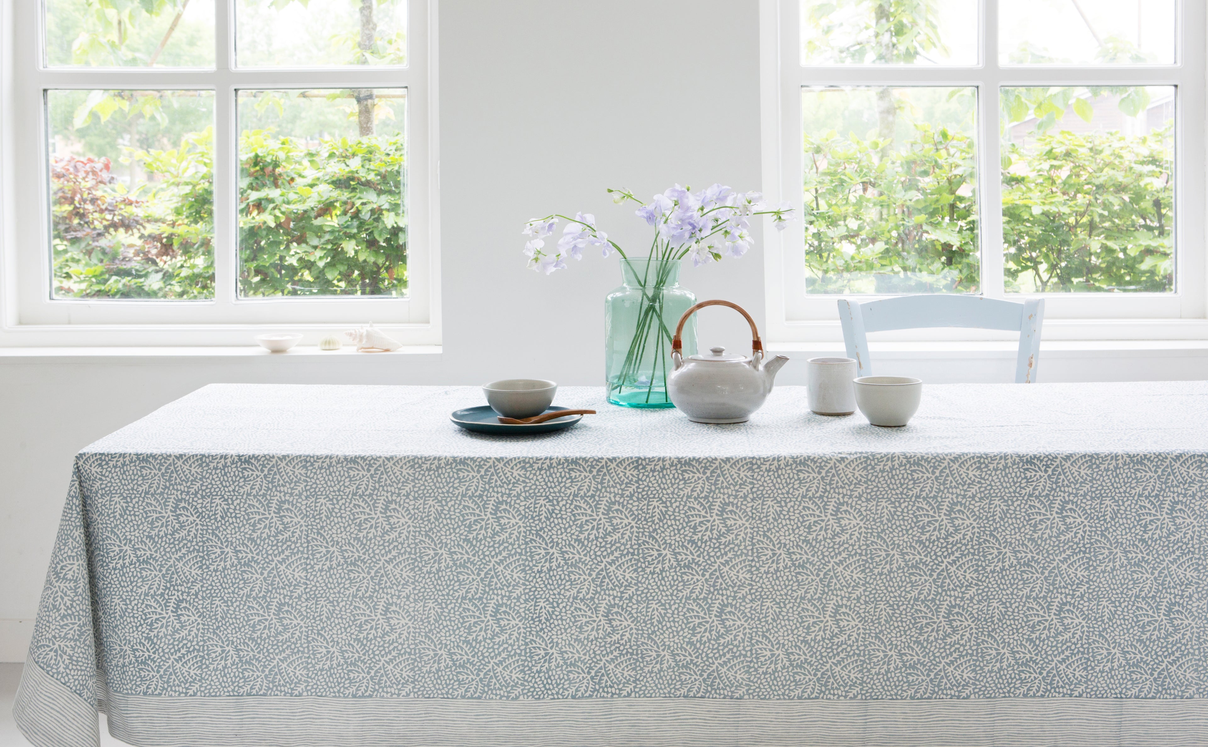 Handgemaakte blockprint tafellaken met bloemenprint – Floral mineral 150 x 240 image 2