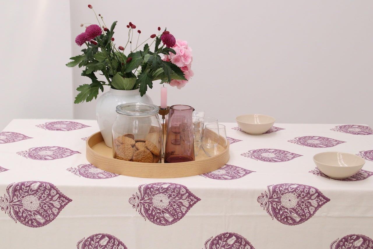 Handgemaakt blockprint tafelkleed met aubergine print -  Peony 160 x 270 cm image 2