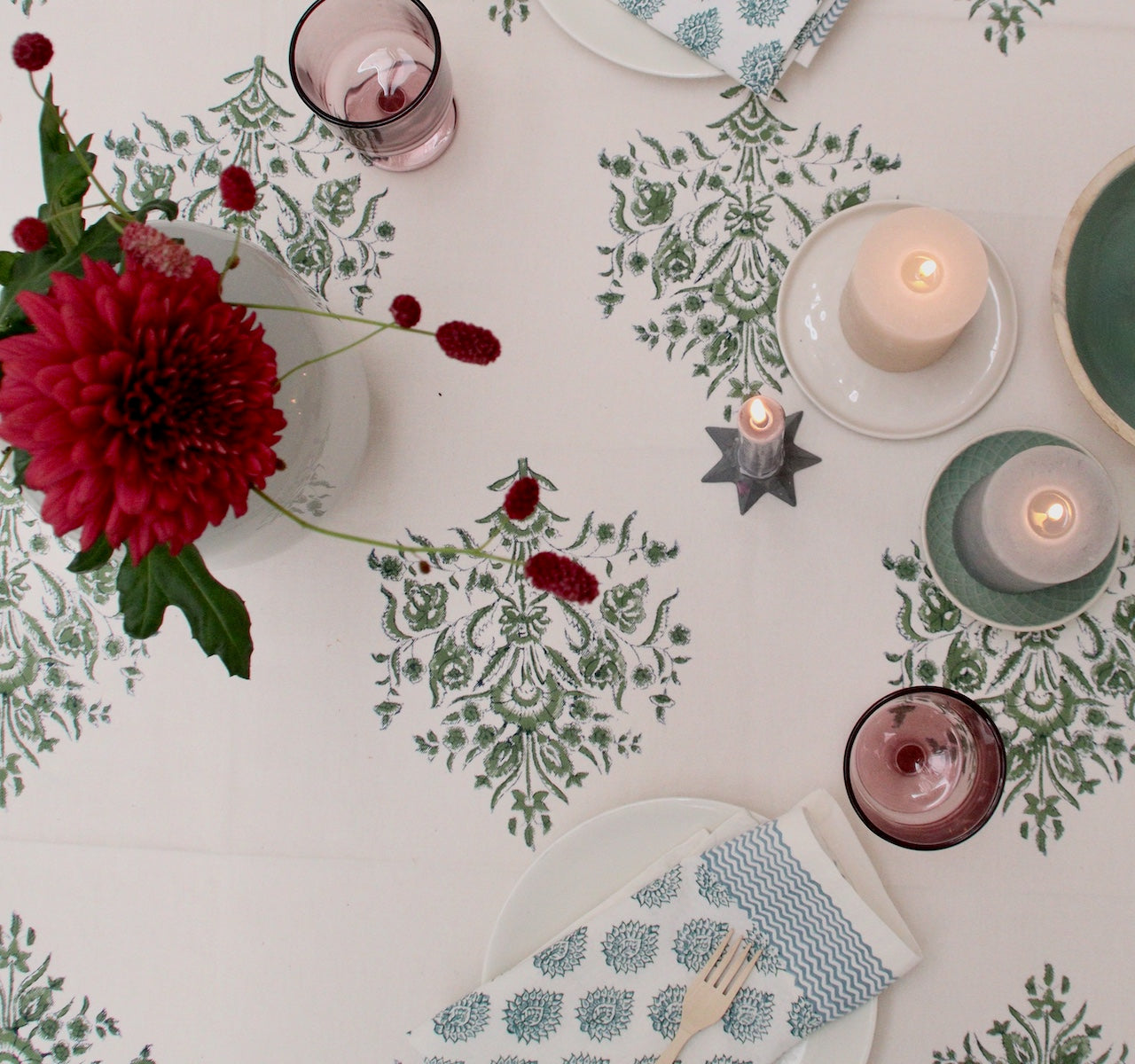 Handgemaakt tafelkleed klassieke groene print -  Handblockprinted tablecover Varmala green image 3