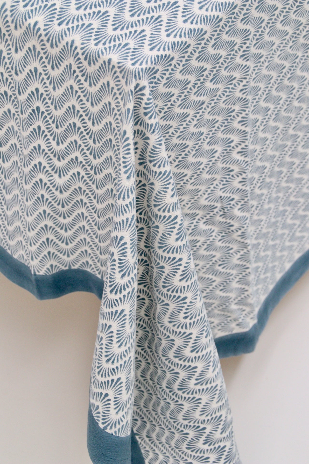 HAndgemaakt tafelkleed Waves blue 