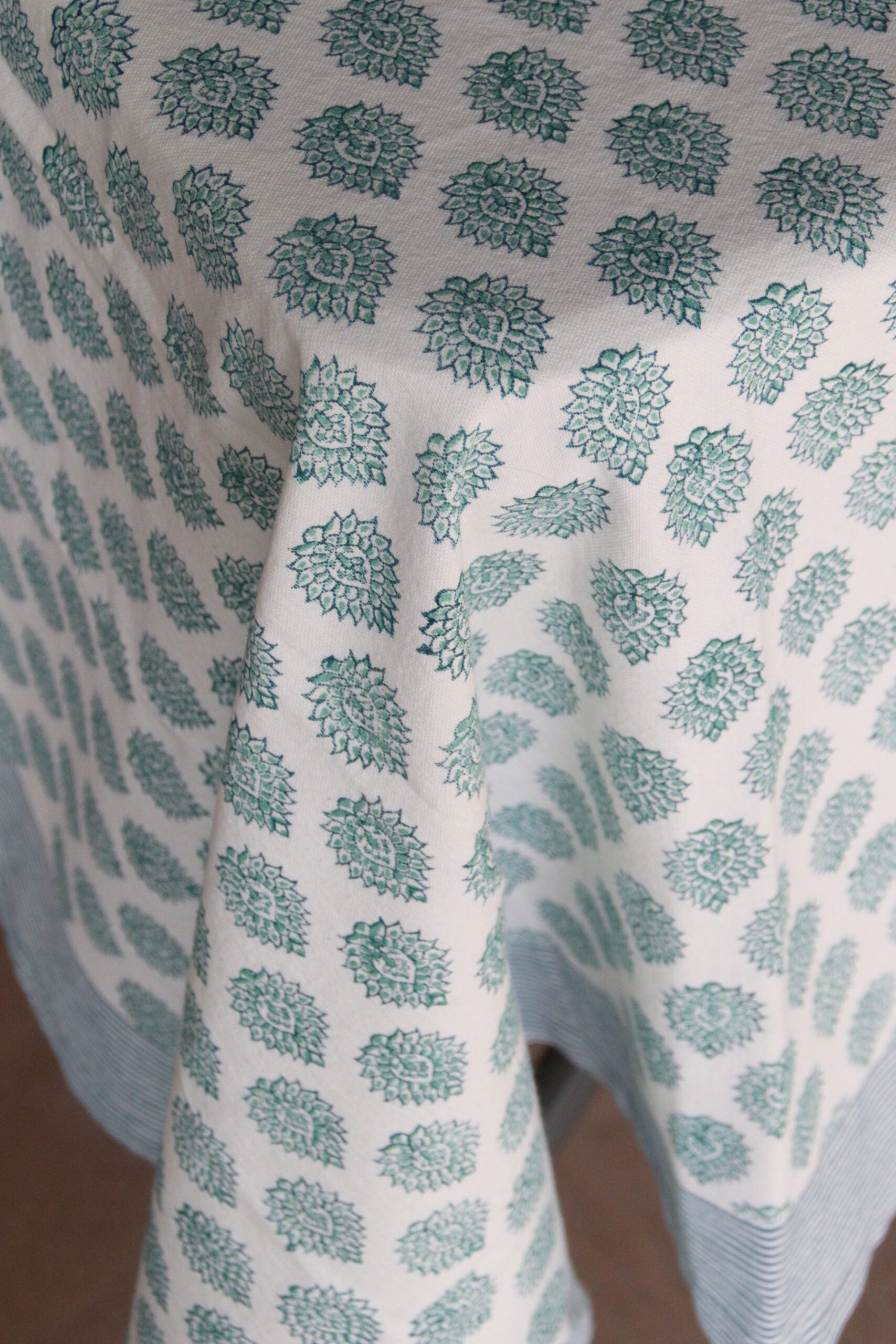 Handgemaakt blockprint tafellaken met kleine print - Little lotus green 150 x 240 cm image 6
