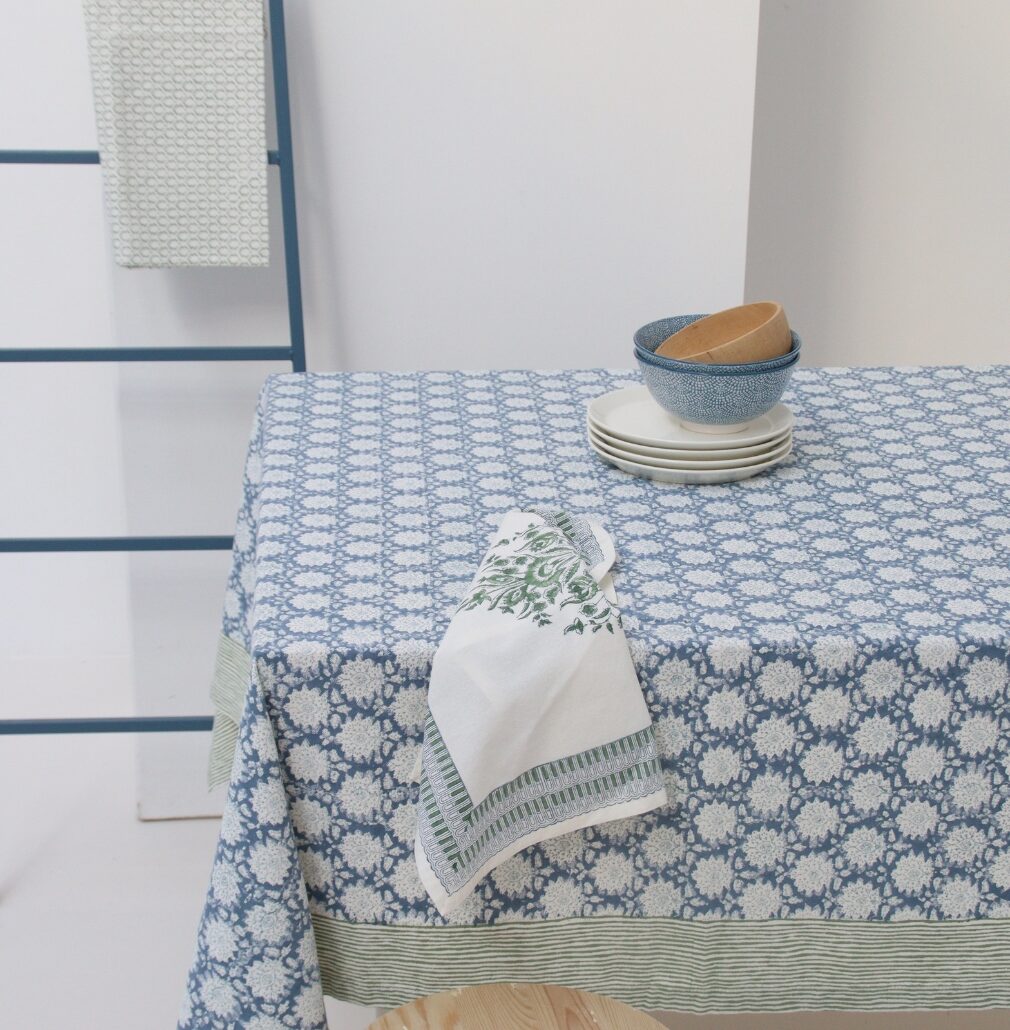 Handgemaakt tafelkleed met blauwe print – Breezy blue handblockprinted tablecloth XL 340cm image 4