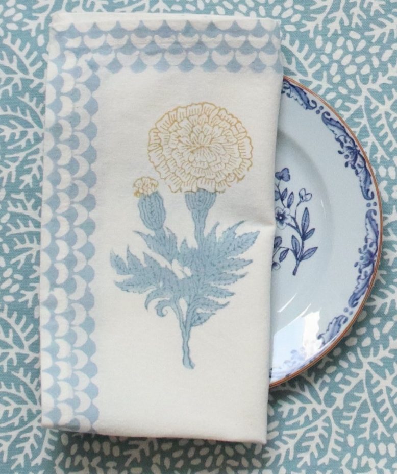 Lichtblauwe handgemaakte servetten - handblockprinted Splash blue napkins - set of 4 image 0