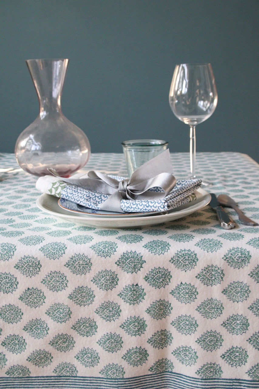 Handgemaakt blockprint tafellaken met kleine print - Little lotus green 150 x 240 cm image 3