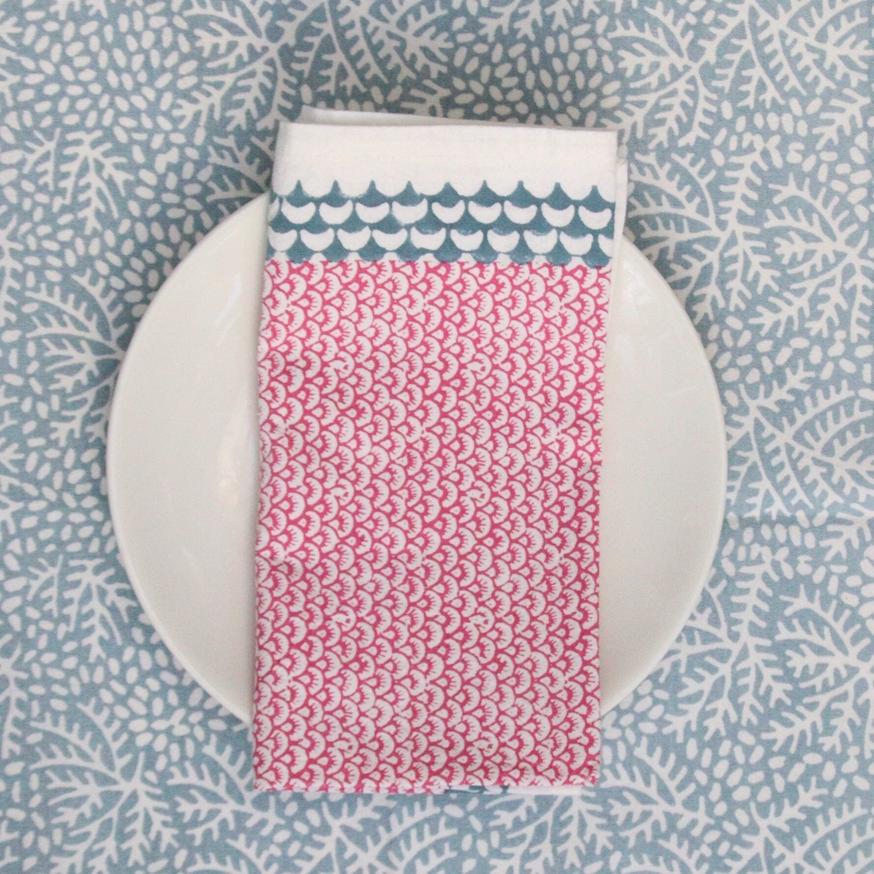 Handgemaakte donkerroze servetten - Handblockprinted Chi-chi roza napkins - 4 per set image 0