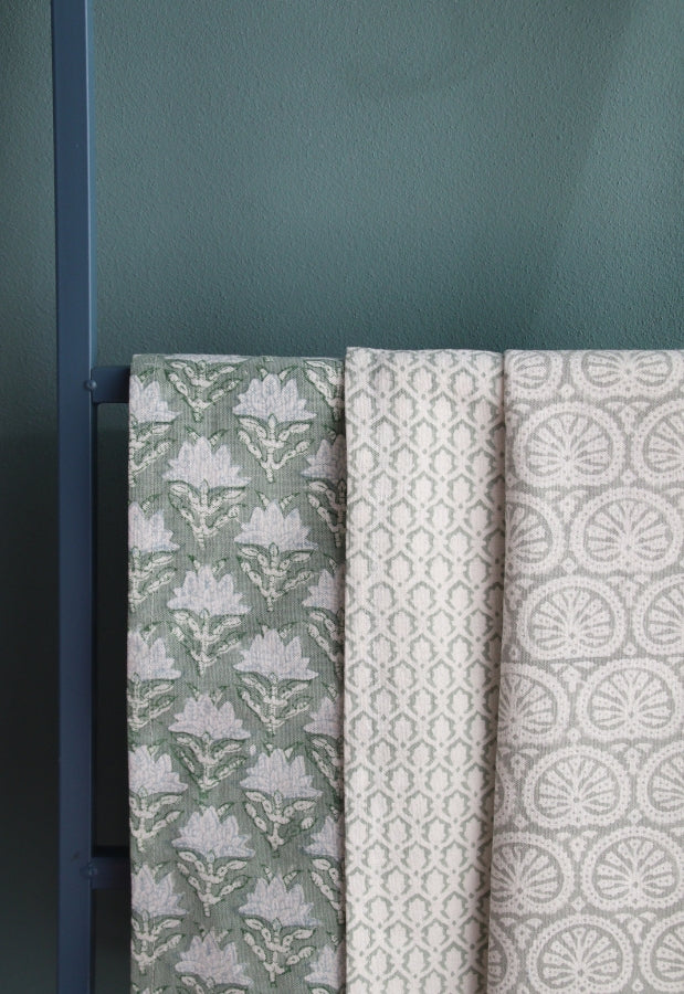Groene handgemaakte blockprint theedoek - Little crown green image 4