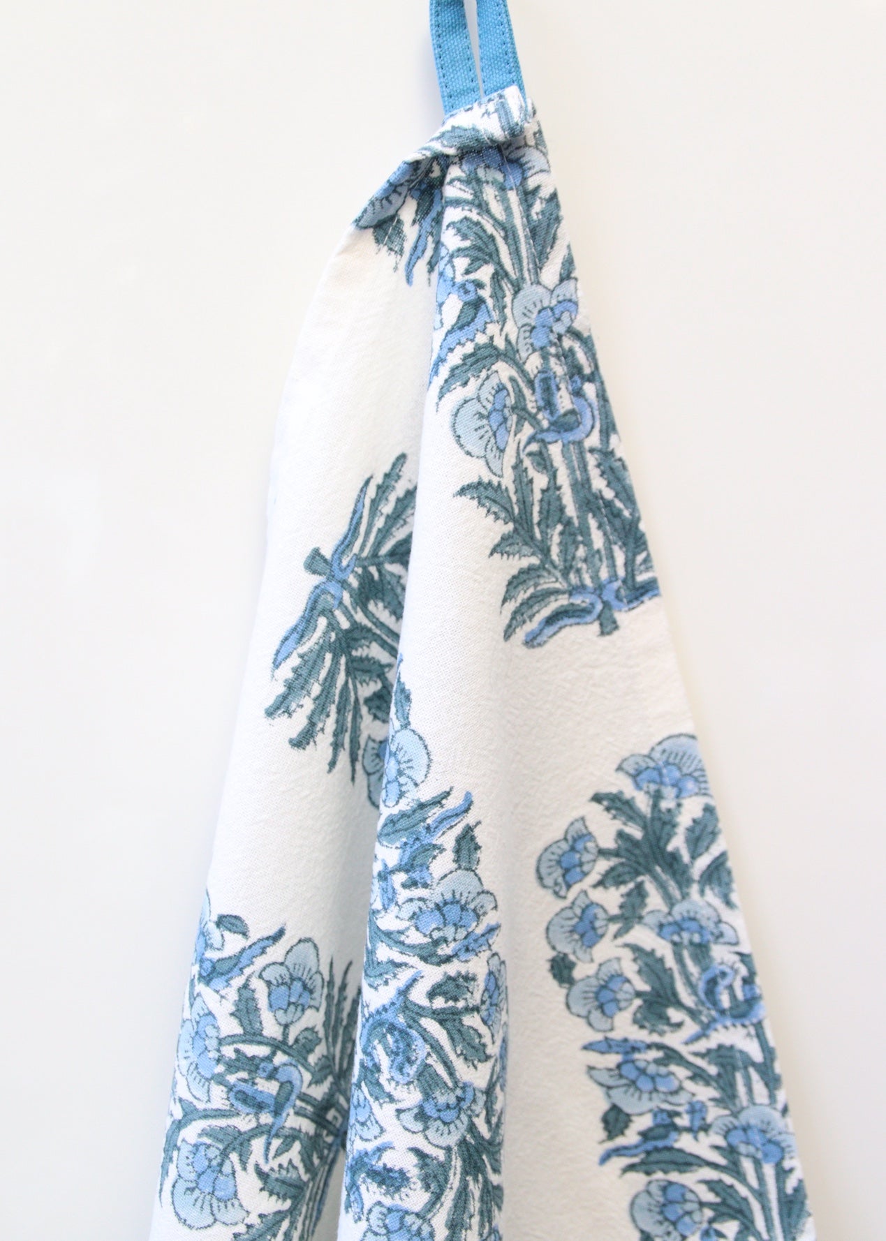 nightingale blue hangend