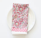 servet wildflower roza op wit bord 